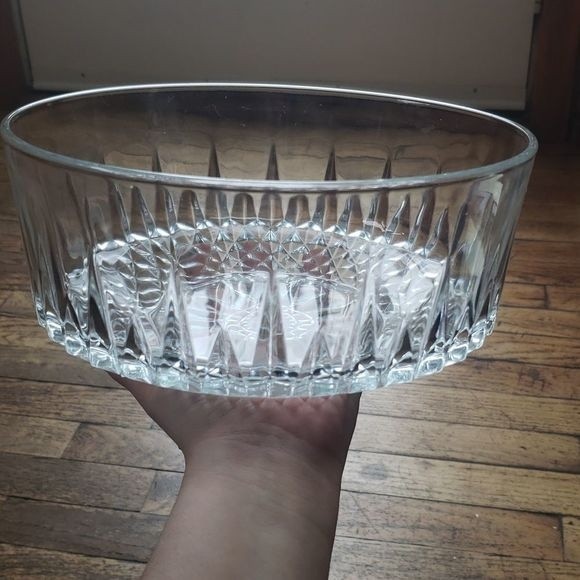 Arcoroc Serving Bowl with Sun Design 9 Inches - Picture 6 of 8